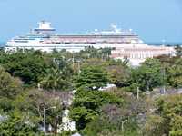 Cruise 217 lighthouse view/cruise ship